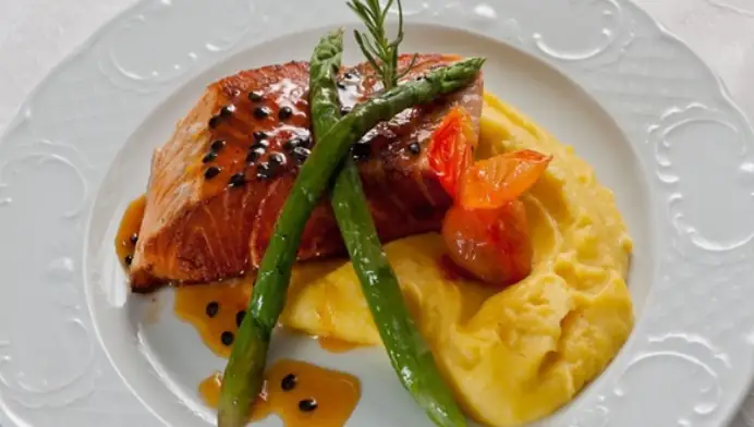 Salmão à Veronique